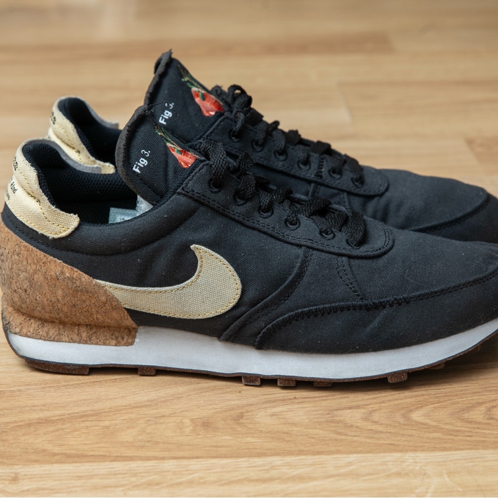 Nike Dbreak Type Pomegranate Black/White/Volt/Solar Flare Shoes